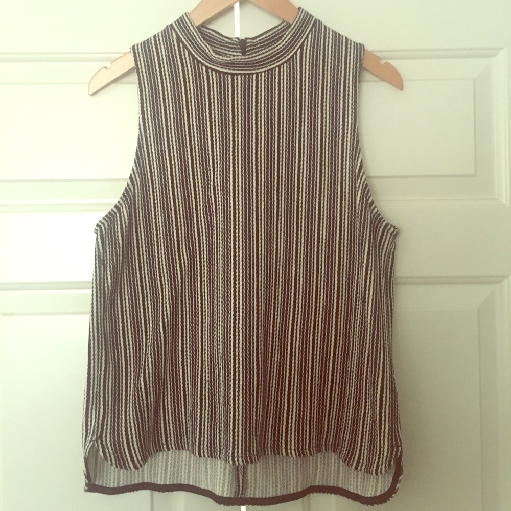 Sleeveless shell top